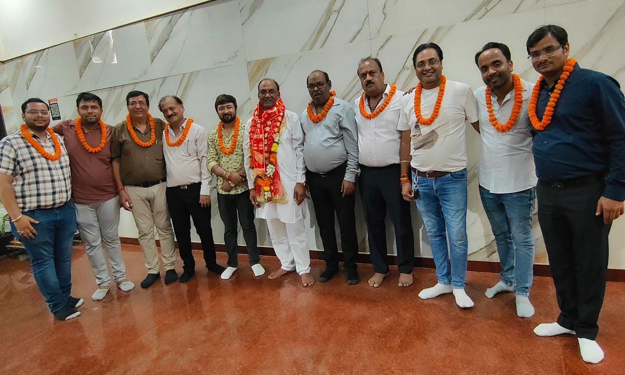 अध्यक्ष बनते ही अनिल मित्तल ने मंदिरों में टेका माथा, समाजजनों का जताया आभार