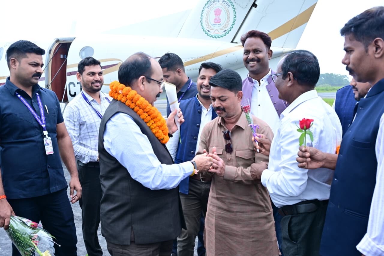 उप मुख्यमंत्री श्री अरूण साव का जशपुर आगडीह हवाई अड्डे पर हुआ आत्मीय स्वागत
