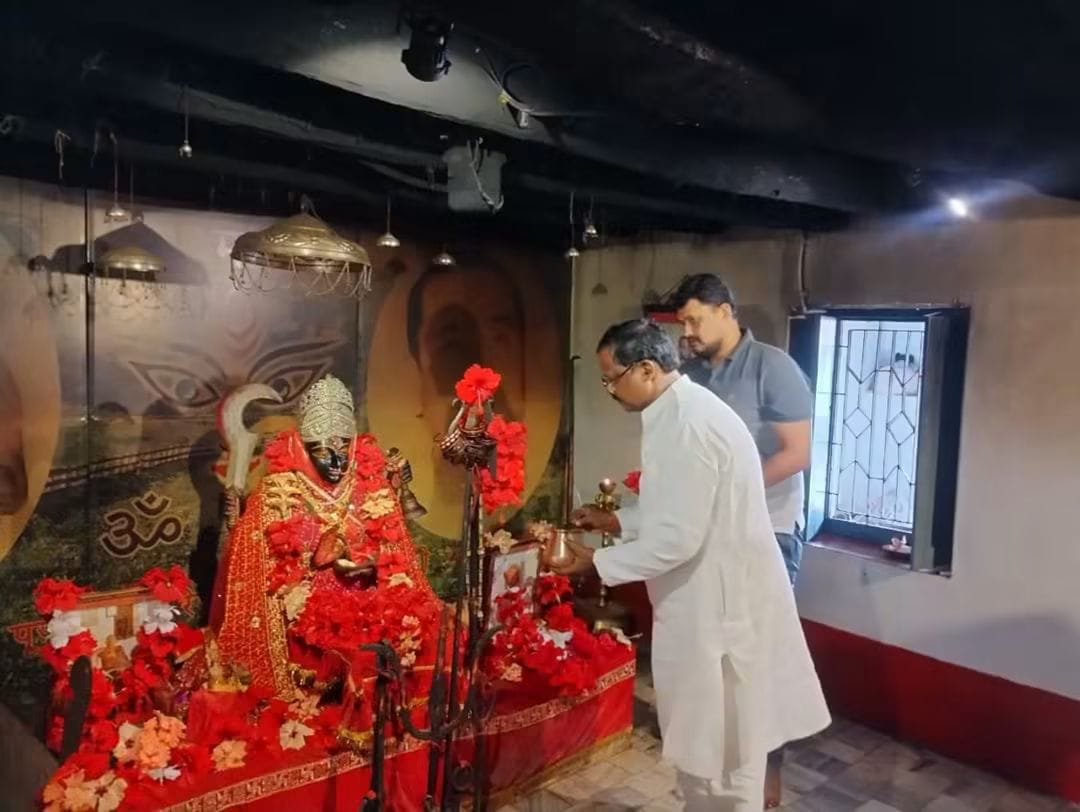 जशपुर प्रवास पर पहुंचे पूर्व मंत्री अमरजीत भगत, सोगड़ा आश्रम में की माँ की आराधना