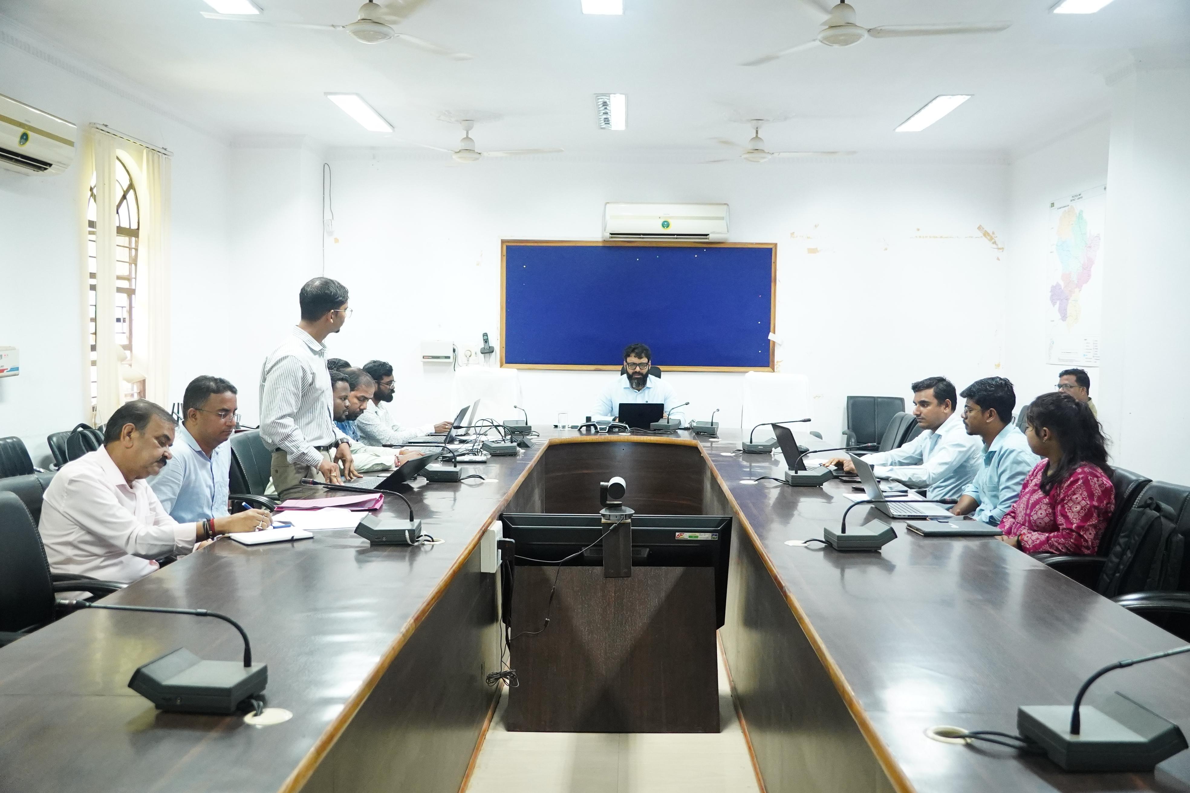 कलेक्टर श्री रोहित व्यास ने स्कूल शिक्षा विभाग की समीक्षा की बालिका शौचालय निर्माण को प्राथमिकता देते हुए समय-सीमा में कार्य पूर्ण करने के निर्देश शैक्षणिक गतिविधियों एवं नवाचारों के प्रभावी क्रियान्वयन पर दिया जोर