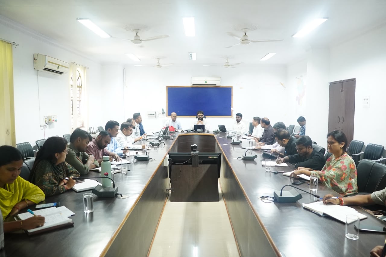 कलेक्टर श्री रोहित व्यास ने दिए गणेश प्रतिमा विसर्जन के दौरान सुरक्षा और कानून-व्यवस्था बनाए रखने के निर्देश गणेश प्रतिमा विसर्जन के लिए आयोजकों को लेनी होगी एसडीएम से अनुमति