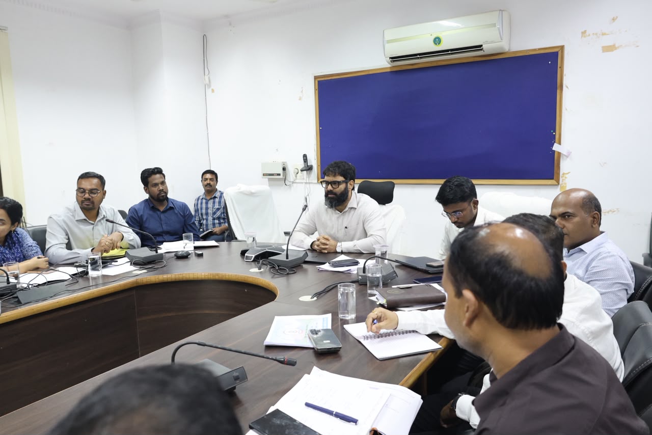 ’कलेक्टर ने सेवा संकल्प अभियान और सेवा मेरा योगदान उत्सव का बेहतर क्रियान्वयन करने के निर्देश