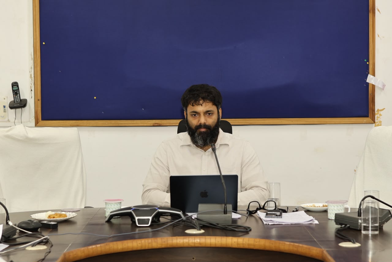 कलेक्टर श्री रोहित व्यास ने स्कूल शिक्षा विभाग की समीक्षा की