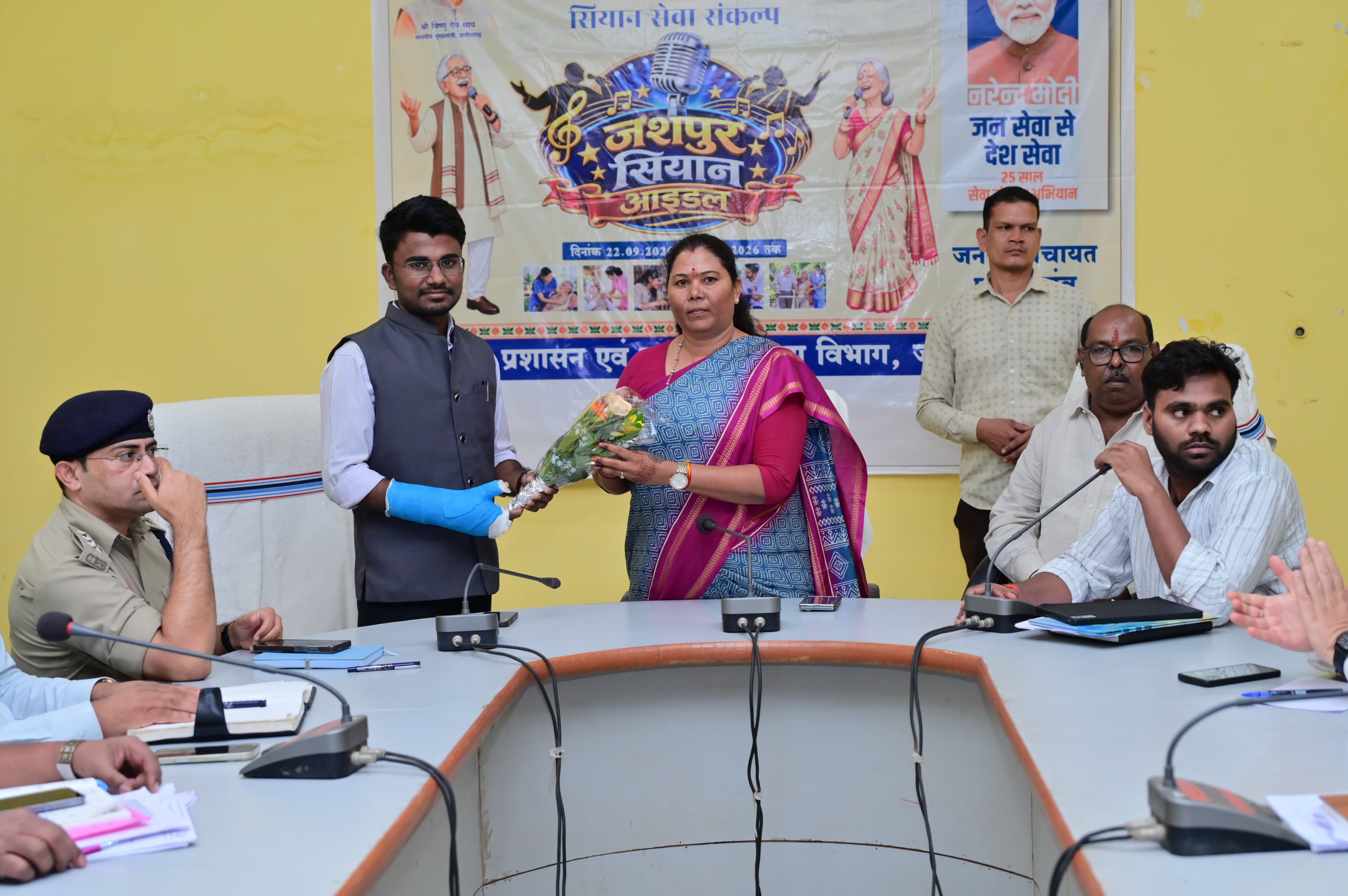 पत्थलगांव जनपद पंचायत सभागार में विधायक गोमती साय ने ली अधिकारियों की समीक्षा बैठक