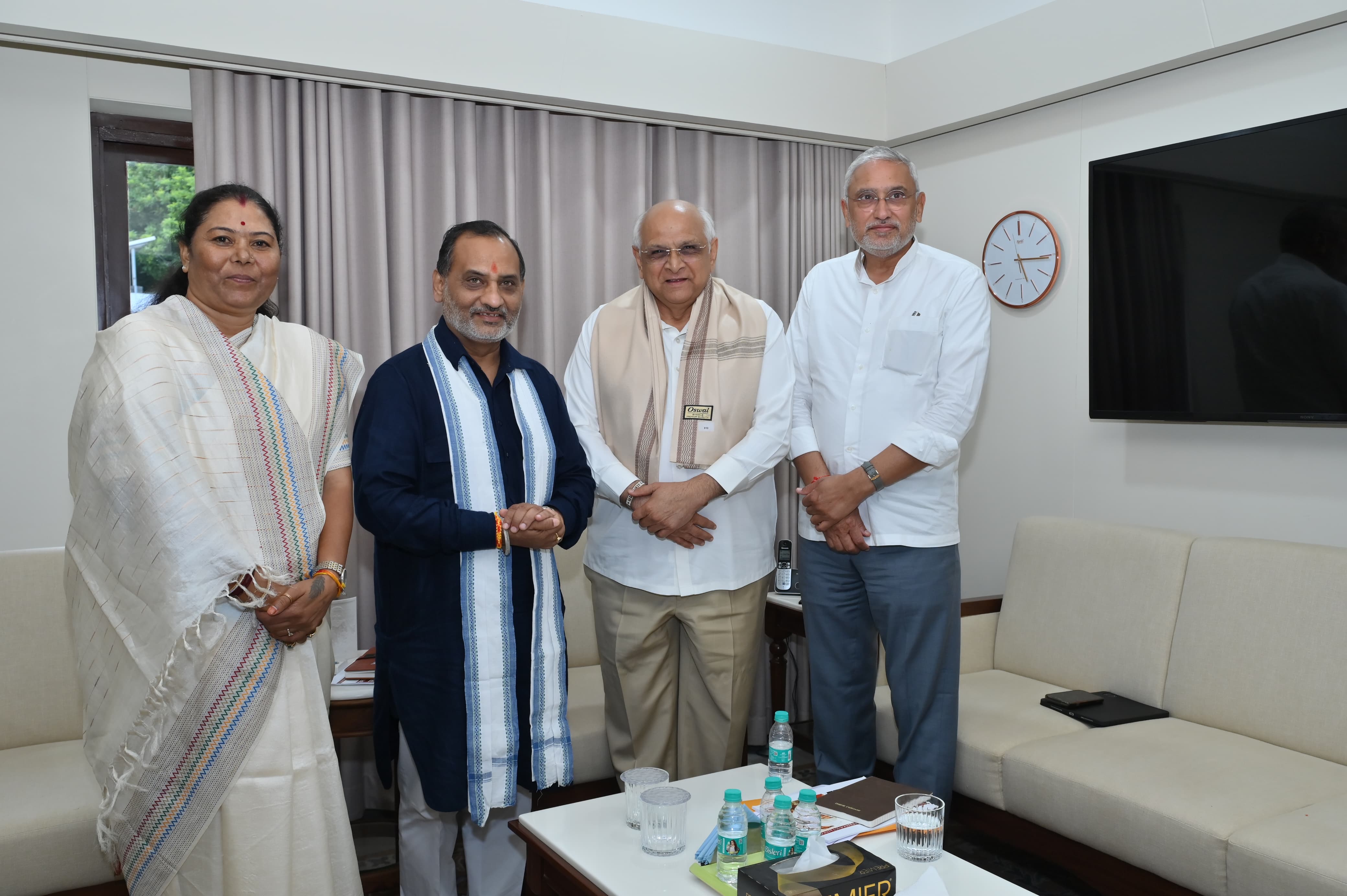 गोमती साय की गुजरात मुख्यमंत्री  भूपेंद्र पटेल से अहम मुलाकात  संगठन की मजबूती, सरकार-संगठन के बेहतर तालमेल और आगामी रणनीति पर हुई गहन चर्चा