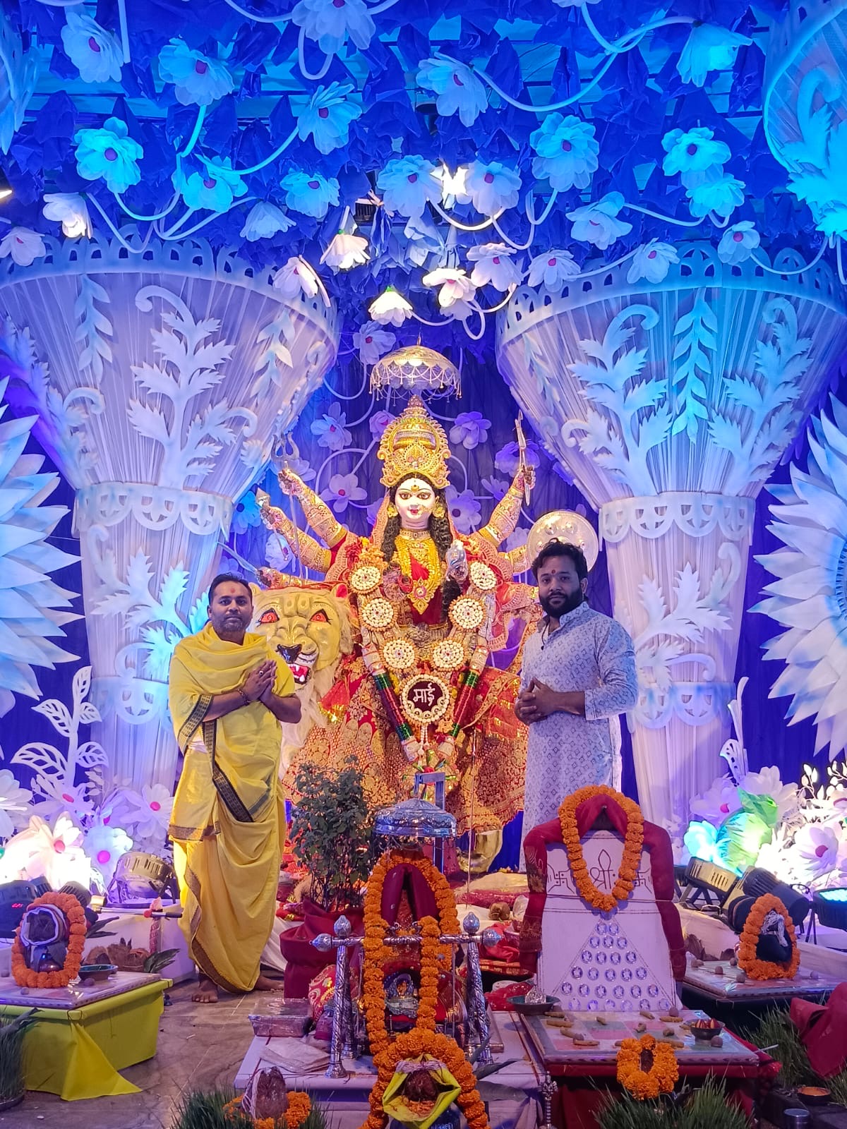 50 वर्षों से विराजमान मां जगत जननी, सेठपारा दुर्गा मंदिर की भव्यता के चर्चे पड़ोसी जिलों तक छोटे से गोदाम में हुई थी स्थापना, करीब 27 वर्षों से भव्य मंदिर में विराजमान हैं मां कोलकाता के कारीगरों ने सजाया आकर्षक पंडाल
